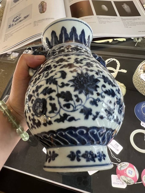 古玩陶瓷青花纏枝蓮紋獸耳尊真品鑒賞圖