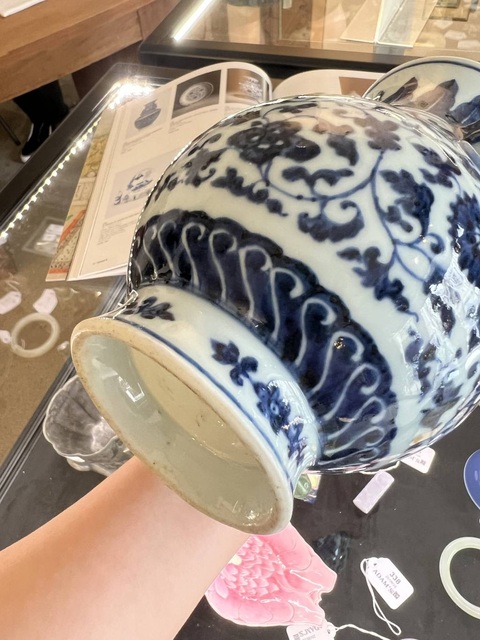 古玩陶瓷青花纏枝蓮紋獸耳尊真品鑒賞圖