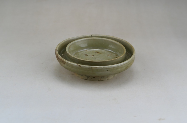 古玩陶瓷龍泉青瓷托盤真品鑒賞圖