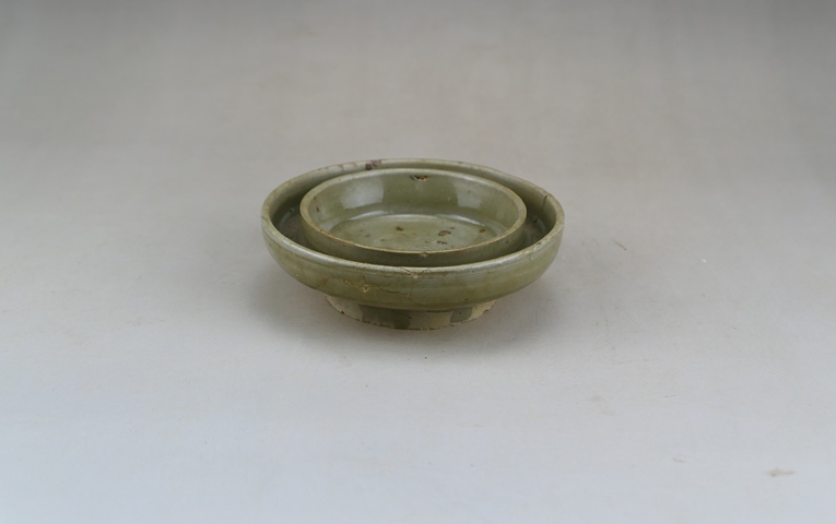古玩陶瓷龍泉青瓷托盤真品鑒賞圖
