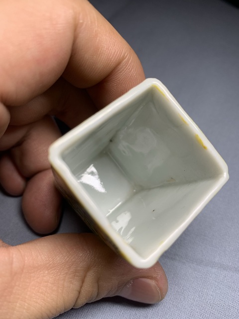 古玩陶瓷黃地粉彩花卉紋杯真品鑒賞圖