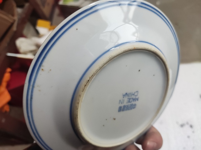 古玩陶瓷樓臺亭閣山水紋青花盤真品鑒賞圖