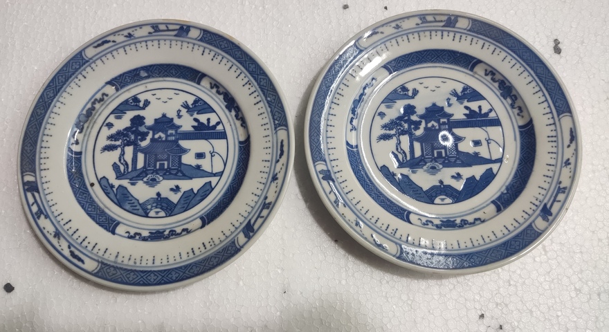 古玩陶瓷樓臺亭閣山水紋青花盤真品鑒賞圖