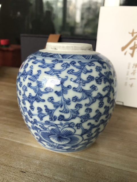 古玩陶瓷清中·青花纏枝花卉紋小罐 真品鑒賞圖