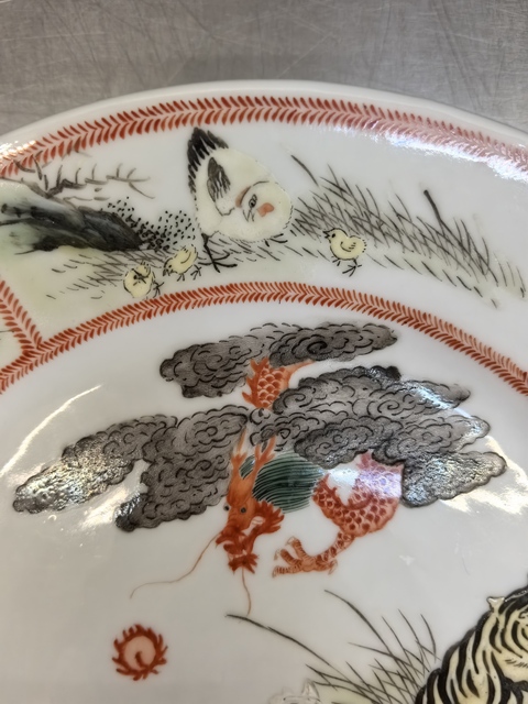 古玩陶瓷五彩十二生肖圖折沿盤真品鑒賞圖