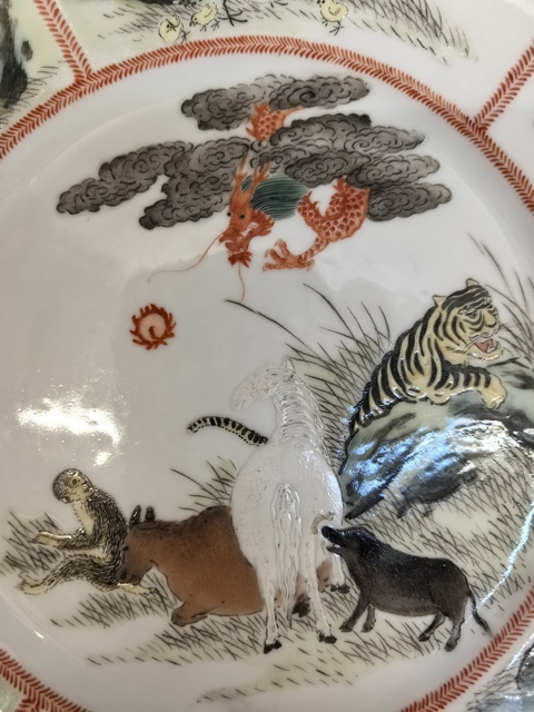 古玩陶瓷五彩十二生肖圖折沿盤真品鑒賞圖