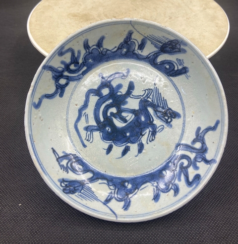 古玩陶瓷摩羯龍紋青花盤真品鑒賞圖