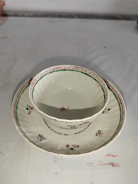 古玩陶瓷乾隆廣彩杯盤真品鑒賞圖