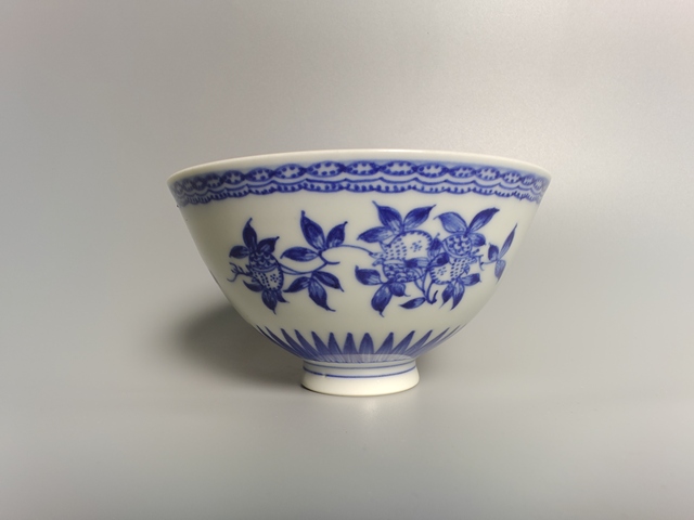 古玩陶瓷乾隆青花三多紋雞心茶圓真品鑒賞圖