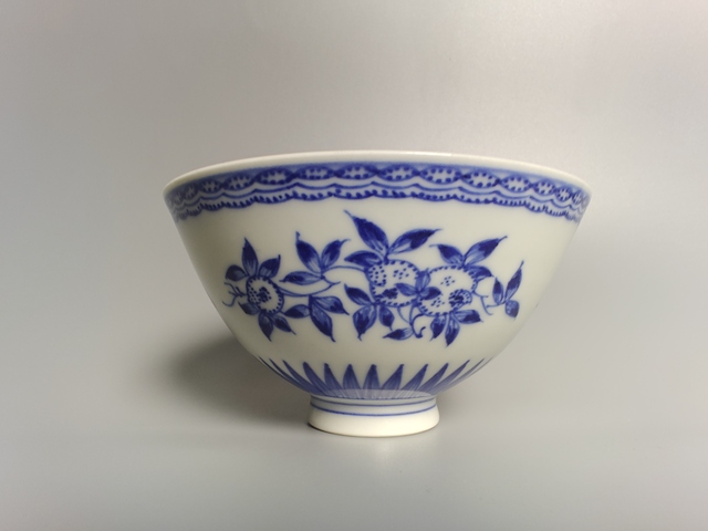 古玩陶瓷乾隆青花三多紋雞心茶圓真品鑒賞圖