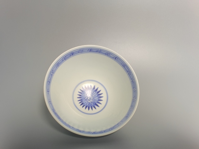 古玩陶瓷乾隆青花三多紋雞心茶圓真品鑒賞圖