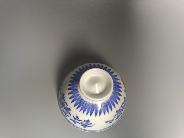 古玩陶瓷乾隆青花三多紋雞心茶圓真品鑒賞圖