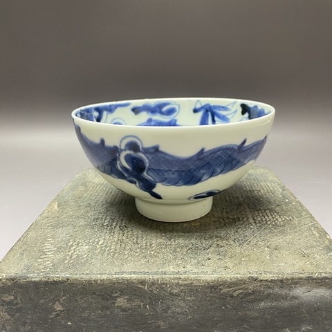 古玩陶瓷清晚期·過墻龍·青花碗拍賣,當前價格590元