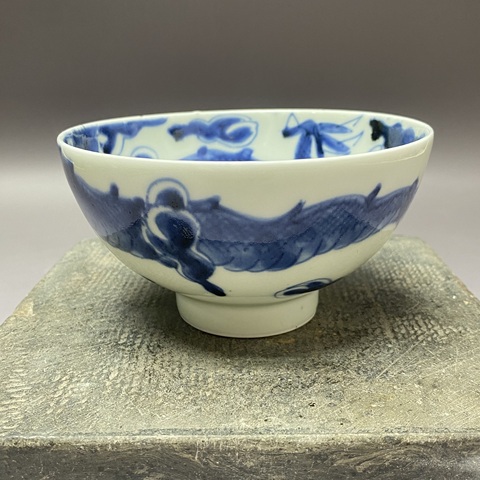 古玩陶瓷清晚期·過墻龍·青花碗拍賣,當前價格590元