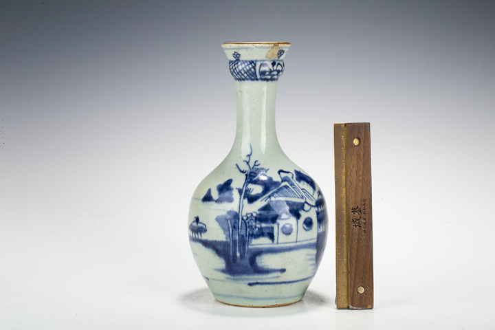 古玩陶瓷清中·青花山水紋蒜頭瓶拍賣,當前價格640元