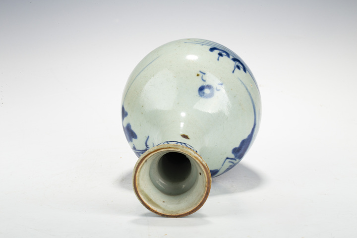古玩陶瓷清中·青花山水紋蒜頭瓶拍賣,當前價格640元