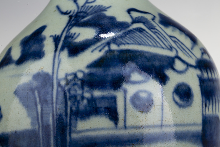 古玩陶瓷清中·青花山水紋蒜頭瓶拍賣,當前價格640元