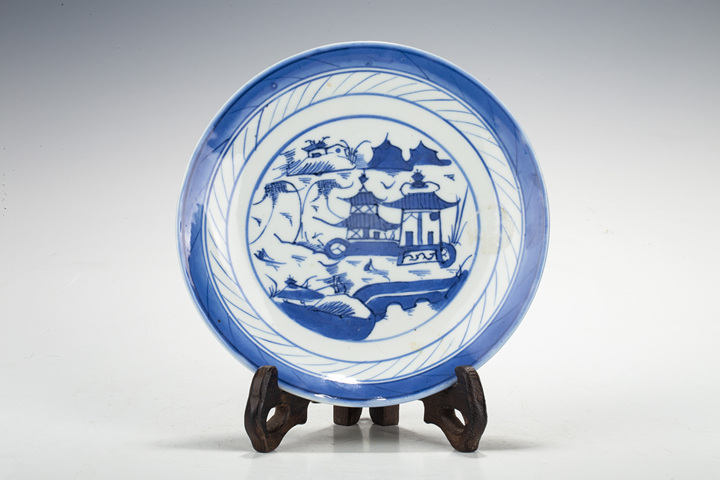 古玩陶瓷清中·青花山水樓閣紋杯碟拍賣,當(dāng)前價格1000元