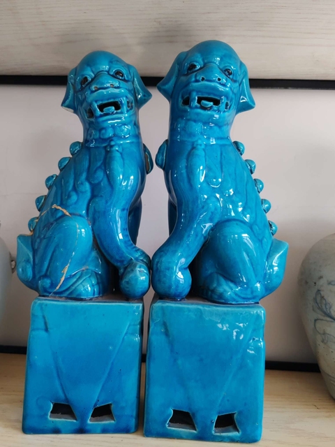 古玩陶瓷孔雀藍釉獅子塑像真品鑒賞圖
