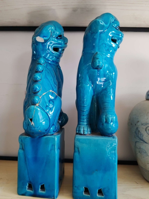 古玩陶瓷孔雀藍釉獅子塑像真品鑒賞圖