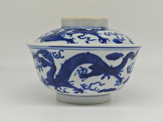 古玩陶瓷青花雙龍戲珠紋蓋碗真品鑒賞圖