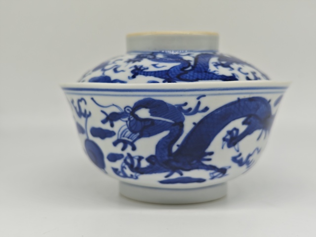古玩陶瓷青花雙龍戲珠紋蓋碗真品鑒賞圖