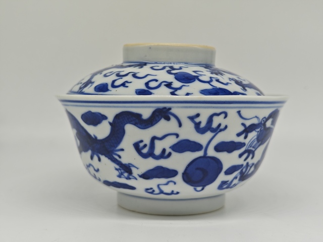 古玩陶瓷青花雙龍戲珠紋蓋碗真品鑒賞圖