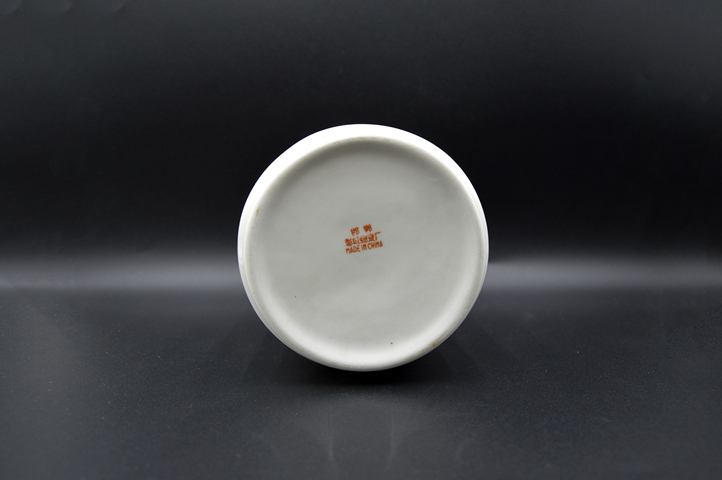 古玩陶瓷【鳳麟齋】粉彩母雞攜崽覓食紋筆筒拍賣,當前價格1599元