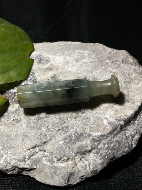 古玩玉器清代冰糯翡翠雕“煙嘴”拍賣,當前價格1800元