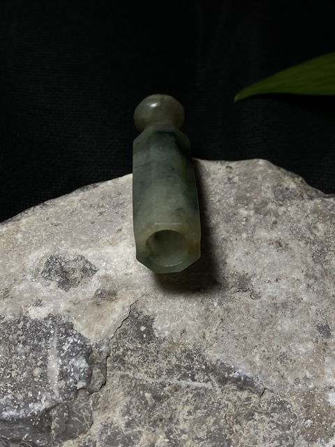 古玩玉器清代冰糯翡翠雕“煙嘴”拍賣,當前價格1800元