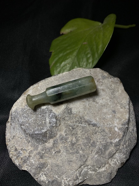 古玩玉器清代冰糯翡翠雕“煙嘴”拍賣,當前價格1800元