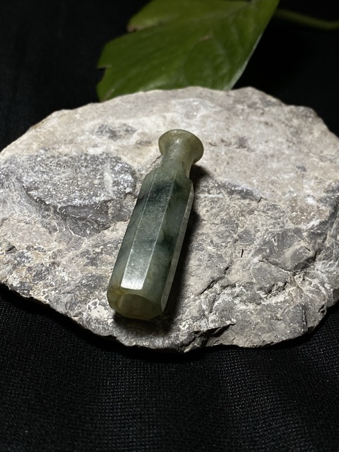 古玩玉器清代冰糯翡翠雕“煙嘴”拍賣,當前價格1800元