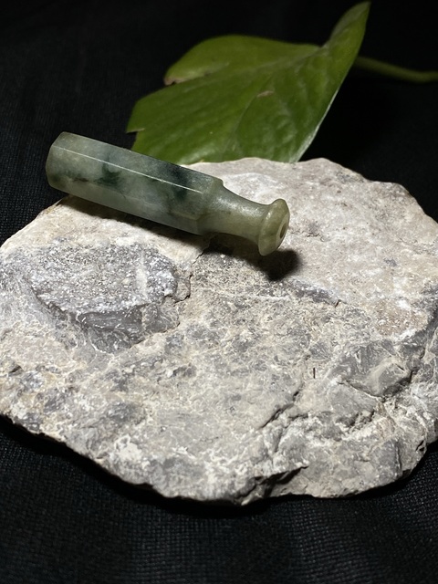古玩玉器清代冰糯翡翠雕“煙嘴”拍賣,當前價格1800元