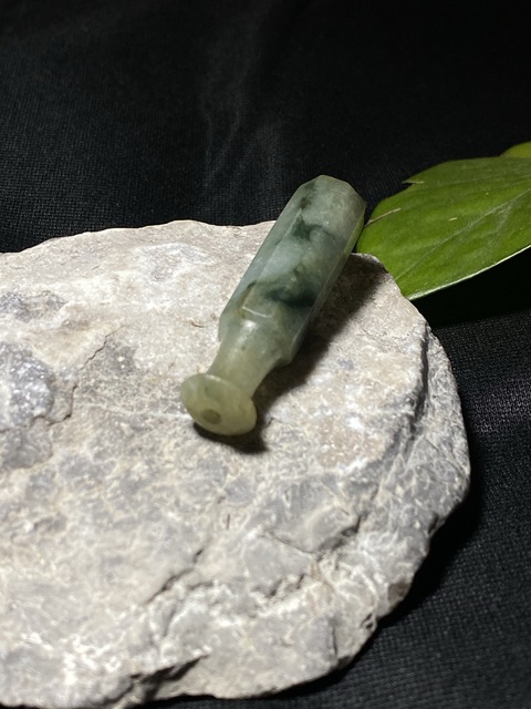 古玩玉器清代冰糯翡翠雕“煙嘴”拍賣,當前價格1800元