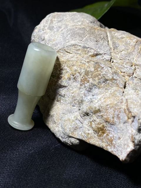 古玩玉器清代和田白玉雕“素紋煙嘴”拍賣,當前價格1600元