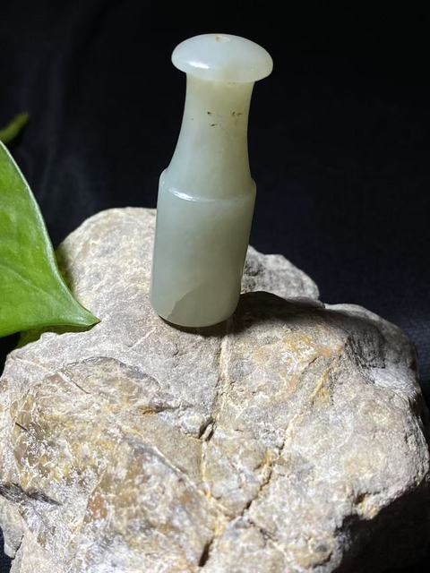 古玩玉器清代和田白玉雕“素紋煙嘴”拍賣,當前價格1600元