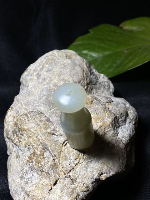 古玩玉器清代和田白玉雕“素紋煙嘴”拍賣,當前價格1600元