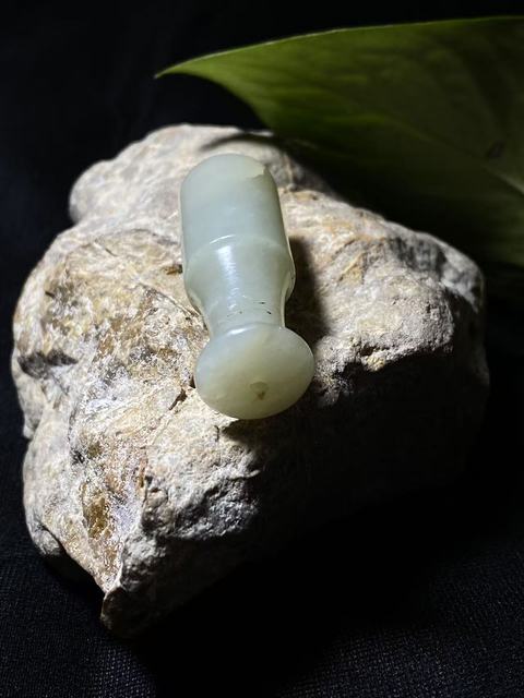 古玩玉器清代和田白玉雕“素紋煙嘴”拍賣,當前價格1600元