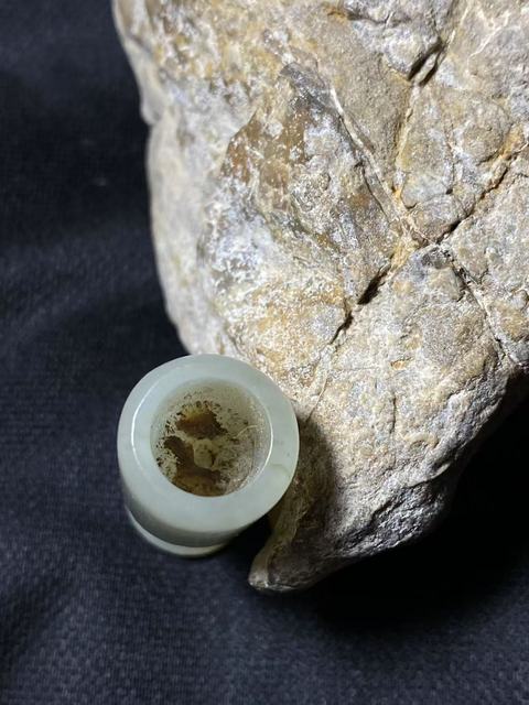 古玩玉器清代和田白玉雕“素紋煙嘴”拍賣,當前價格1600元