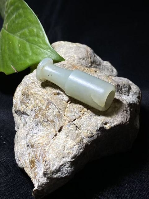 古玩玉器清代和田白玉雕“素紋煙嘴”拍賣,當前價格1600元