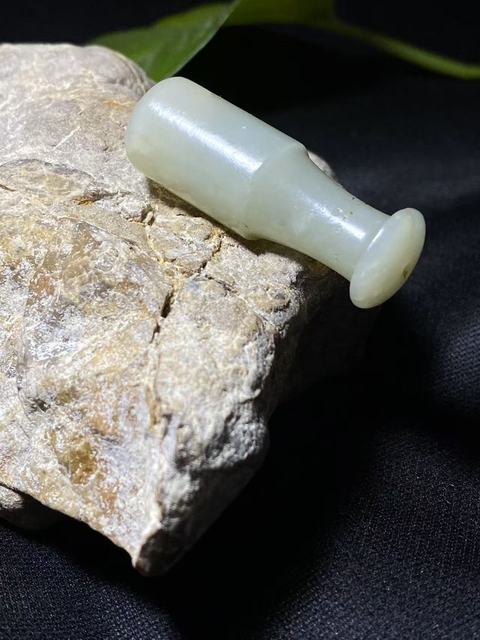 古玩玉器清代和田白玉雕“素紋煙嘴”拍賣,當前價格1600元