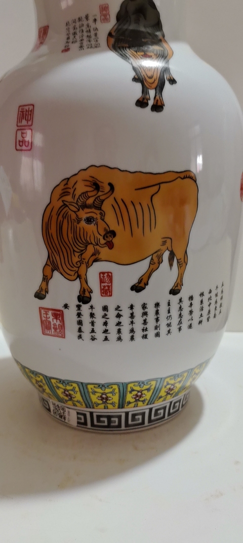 古玩陶瓷粉彩五牛圖撇口瓶真品鑒賞圖