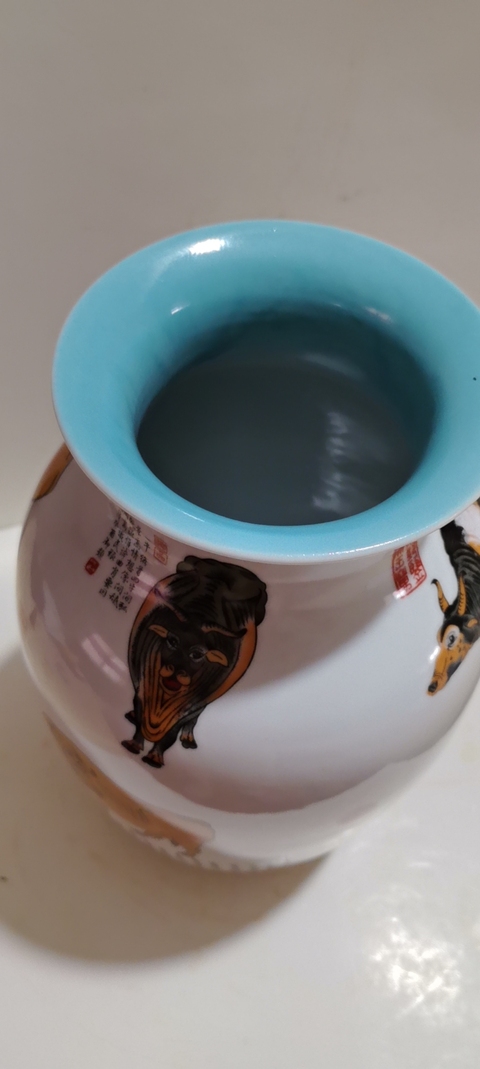 古玩陶瓷粉彩五牛圖撇口瓶真品鑒賞圖