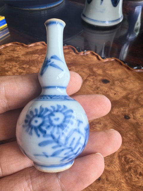 古玩陶瓷花卉紋青花葫蘆瓶真品鑒賞圖