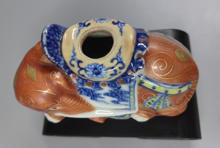 古玩陶瓷吉祥平安青花加彩珊瑚紅釉描金塑像真品鑒賞圖