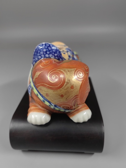 古玩陶瓷吉祥平安青花加彩珊瑚紅釉描金塑像真品鑒賞圖