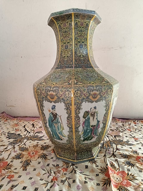 古玩陶瓷粉彩八方瓶真品鑒賞圖