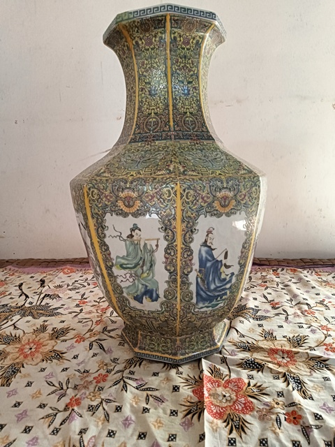 古玩陶瓷粉彩八方瓶真品鑒賞圖