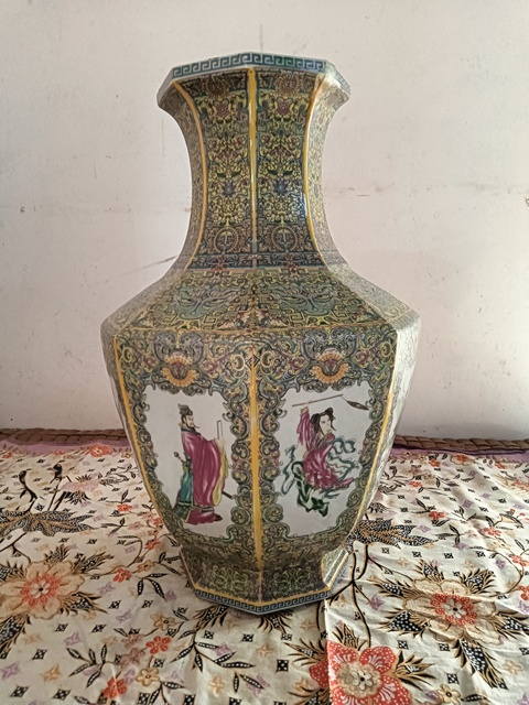 古玩陶瓷粉彩八方瓶真品鑒賞圖