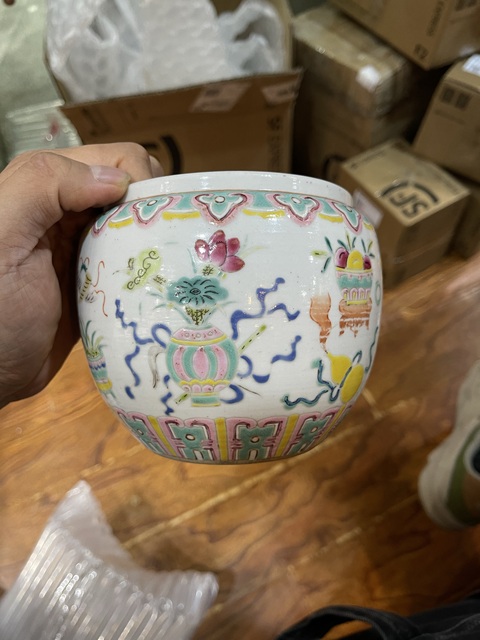古玩陶瓷粉彩博古花卉紋罐真品鑒賞圖